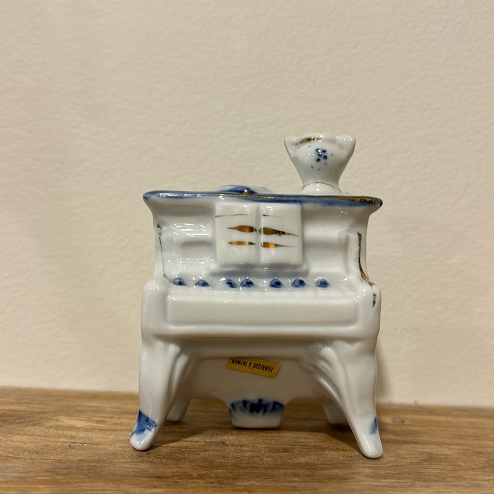 Piano Figurine